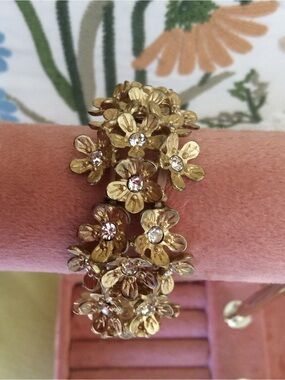 Anthropologie Gold Floral Crystal Stretch Bracelet Circa 2010 NWOT